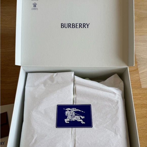 Burberry Notebook Handbag BRAND NEW - Picture 4 of 12